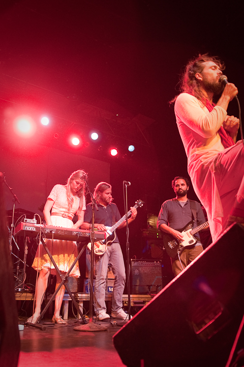 Edward Sharpe and the Magnetic Zeros Mic