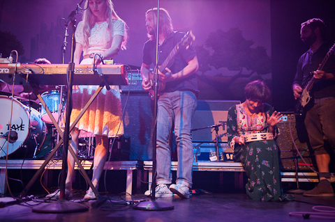Edward Sharpe and the Magnetic Zeros Playing
