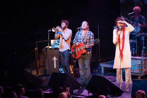 Edward Sharpe and the Magnetic Zeros Singing