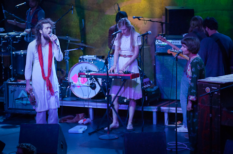 Edward Sharpe and the Magnetic Zeros Singing