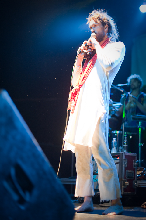 Edward Sharpe and the Magnetic Zeros Singing