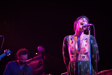 Edward Sharpe and the Magnetic Zeros Singing