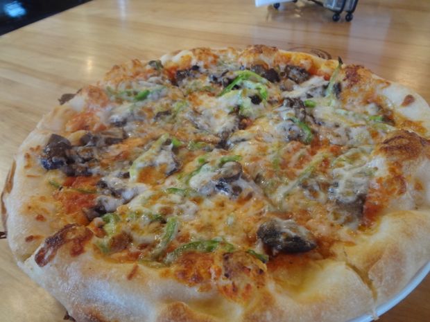 Sun Street Breads veggie pizza